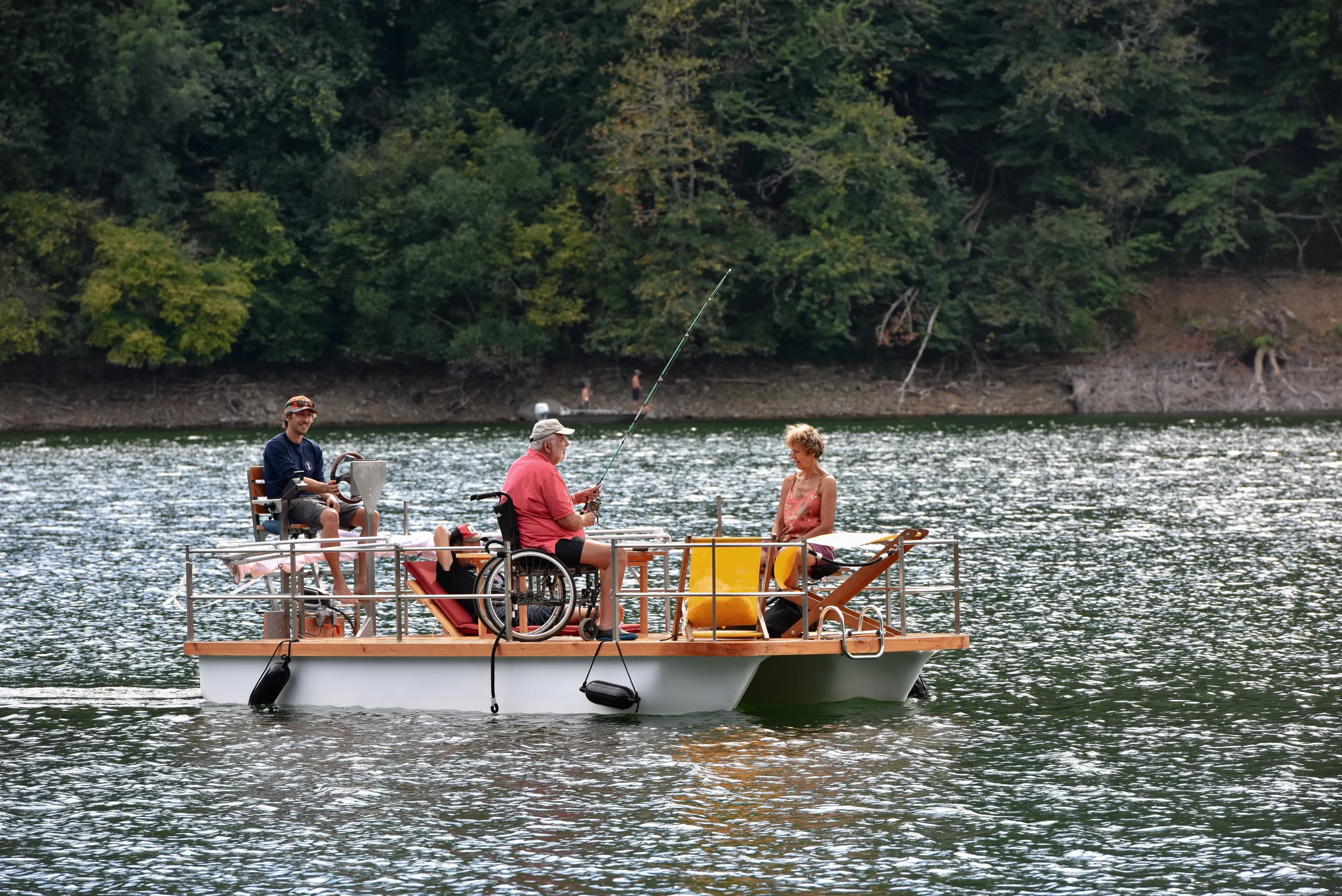 bateaux électriques sans permis, balade PMR personne à mobilité réduite, sur le lot